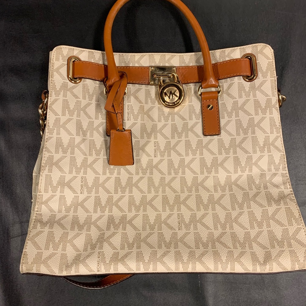 Micheal kors handbag in amazing condition